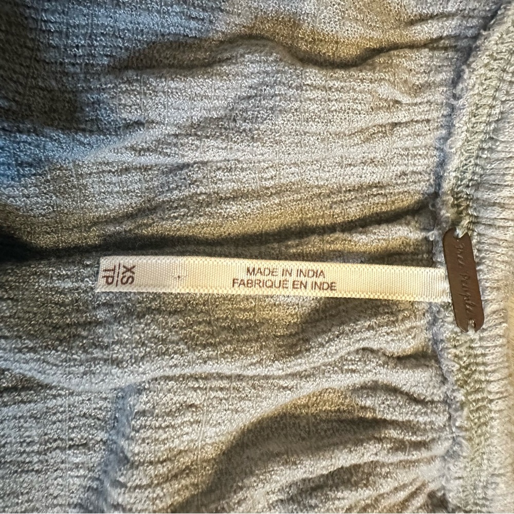 Gradient Ruffle Sleeve Top - Picture 2 of 5